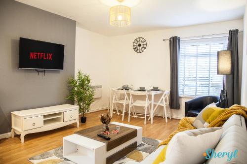 Liverpool City Flat 4 by Sheryl - Close to City Center, Anfield Stadium and Airport with free business super fast fibre broadband - Apartment - Liverpool