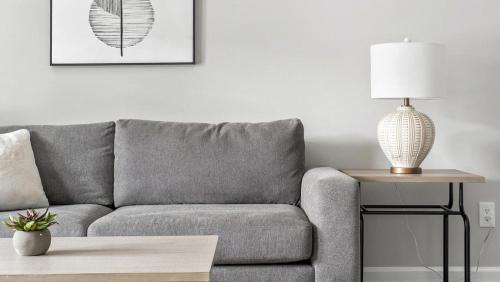 Landing Modern Apartment with Amazing Amenities ID1803X76 in Homewood, USA