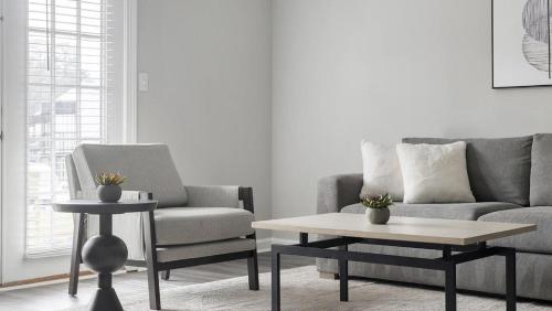 Landing Modern Apartment with Amazing Amenities ID1803X76 in Homewood, USA