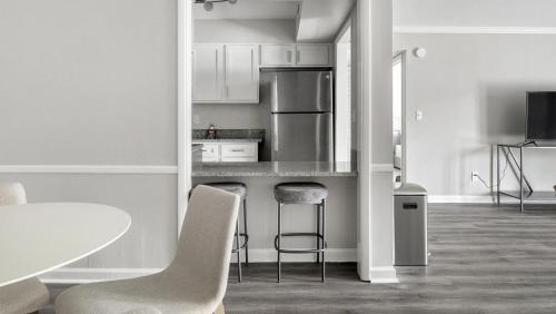 Landing Modern Apartment with Amazing Amenities ID1803X76 in Homewood, USA