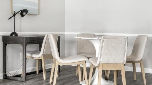 Landing Modern Apartment with Amazing Amenities ID1803X76 in Homewood, USA