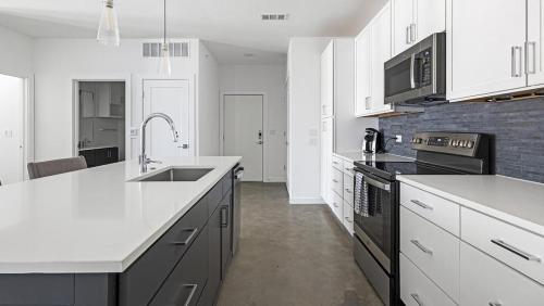 Landing Modern Apartment with Amazing Amenities ID1804X66 in Bee Cave, USA
