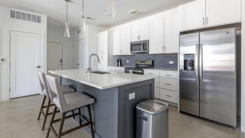 Landing Modern Apartment with Amazing Amenities ID1804X66 in Bee Cave, USA