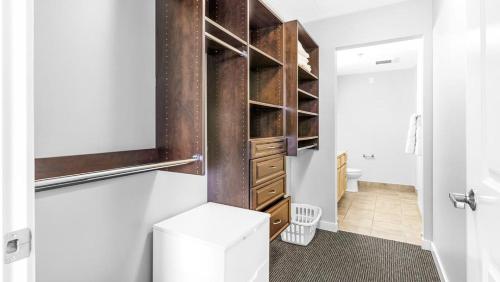 Landing Modern Apartment with Amazing Amenities ID1805X70 in Indianapolis, USA