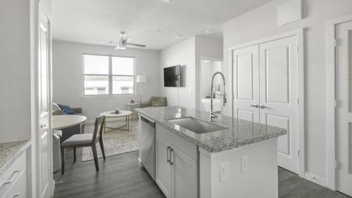 Landing Modern Apartment with Amazing Amenities ID1803X59 in Houston, USA