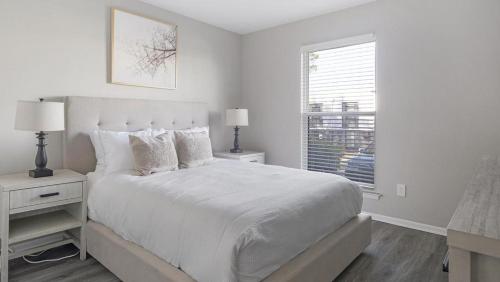 Landing Modern Apartment with Amazing Amenities ID1803X75 in Homewood, USA