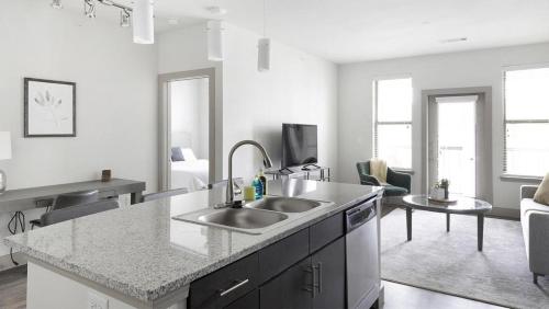 Landing Modern Apartment with Amazing Amenities ID1802X98 in Haltom City, USA