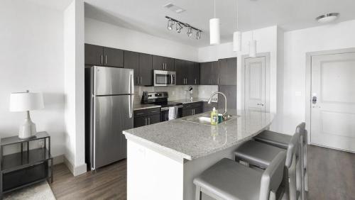 Landing Modern Apartment with Amazing Amenities ID1802X98 in Haltom City, USA