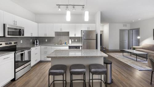 Landing Modern Apartment with Amazing Amenities ID1802X99 in Haltom City, USA