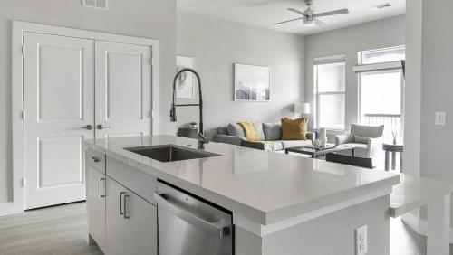 Landing Modern Apartment with Amazing Amenities ID1802X53 in Austin, USA