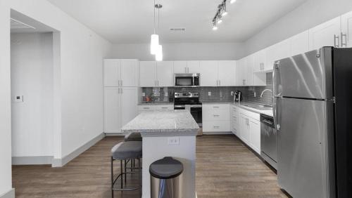 Landing Modern Apartment with Amazing Amenities ID1802X99 in Haltom City, USA