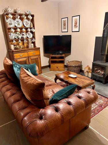 NEW -Historic cottage with oak beams & period charm