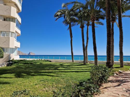 Azul - Estudio con vistas al mar, piscina y acceso directo a la playa by Redi