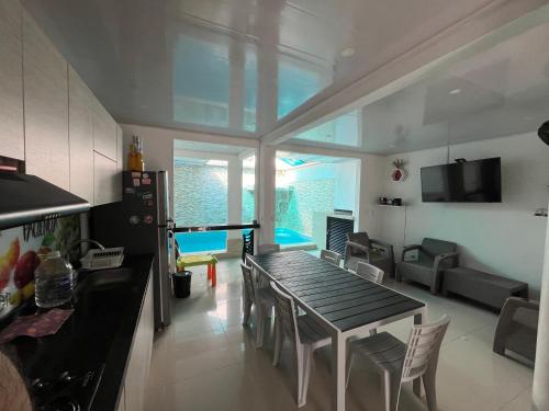 Casa con piscina interna para tus vacaciones in Girardot