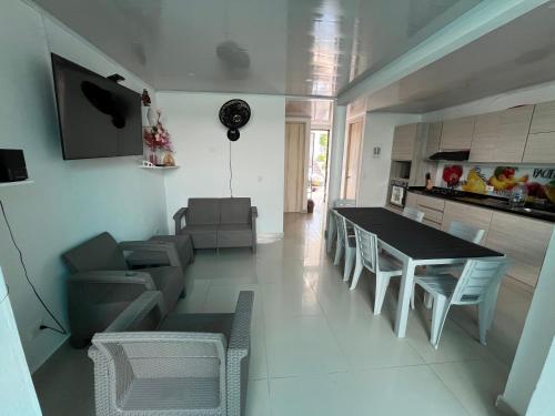 Casa con piscina interna para tus vacaciones in Girardot