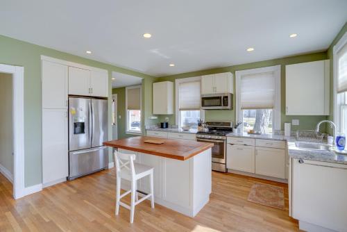 Pet-Friendly Hudson Home Near Won Dharma Center! in Hudson, USA