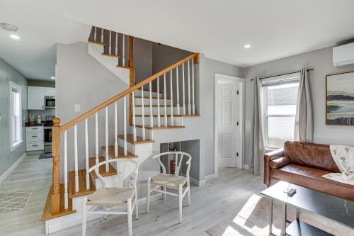 Coastal Lynn Escape with Fireplace 3 Mi to Beaches in Lynn, USA