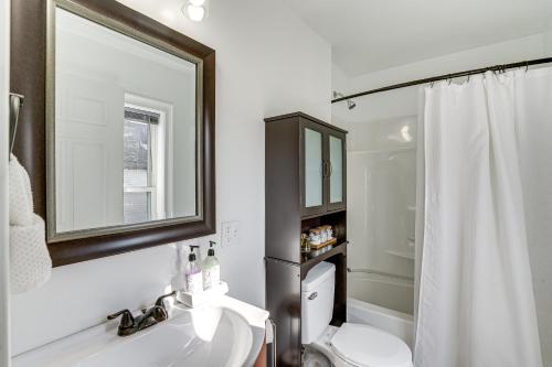 Coastal Lynn Escape with Fireplace 3 Mi to Beaches in Lynn, USA