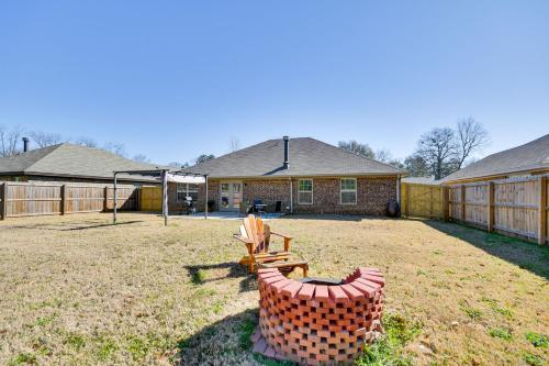 Prattville Home with Fire Pit - 2 Mi to Downtown!