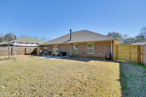 Prattville Home with Fire Pit - 2 Mi to Downtown!