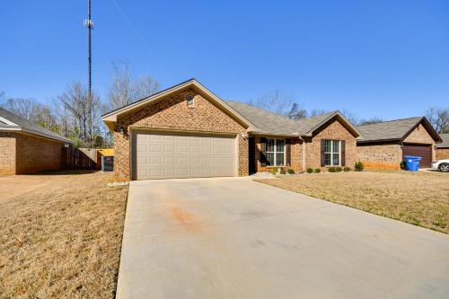 Prattville Home with Fire Pit - 2 Mi to Downtown!