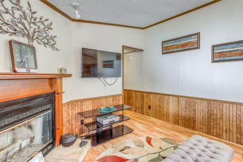 Georgetown Home with Deck about 13 Mi to Black River!