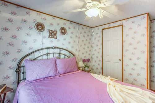 Georgetown Home with Deck about 13 Mi to Black River!