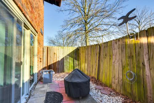 St Ann Townhome Less Than 1 Mi to International Airport! in St. Ann