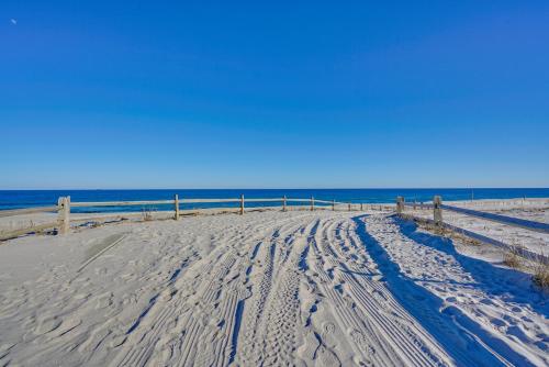 Lavallette Apartment with Patio - Walk to the Beach!