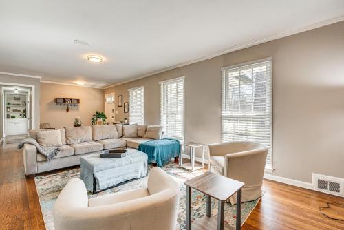 Atlanta Home with Movie Projector and Basketball Hoop!