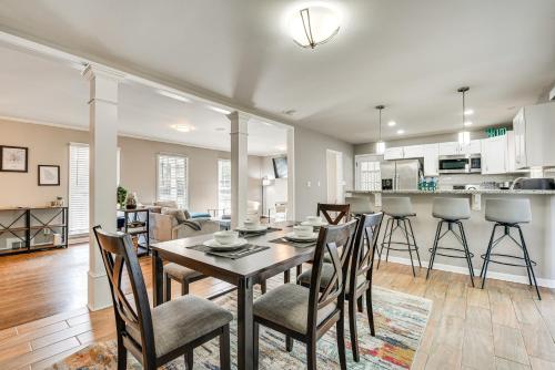 Atlanta Home with Movie Projector and Basketball Hoop!