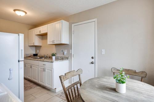 Convenient Joshua Tree Apartment - Walk to Town! in Joshua Tree, USA