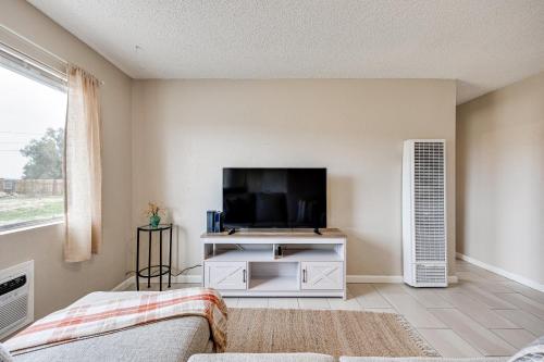 Convenient Joshua Tree Apartment - Walk to Town! in Joshua Tree, USA