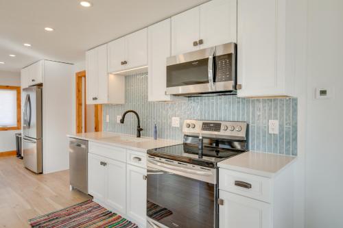 Pet-Friendly Minocqua Home Walk to Lake and Dining! in Minocqua, USA