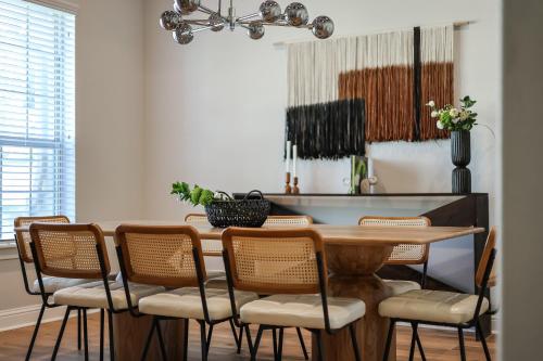 Spacious 5BR convenient to Zilker-ACL and Circuit of Americas-F1 in Austin, USA