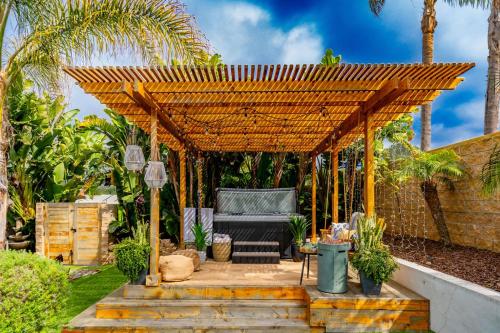 Outdoor Haven with Spa Walk to La Jolla Shores Beach in San Diego, USA