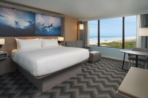 Hilton Cocoa Beach Oceanfront Room Type - Deluxe King Room