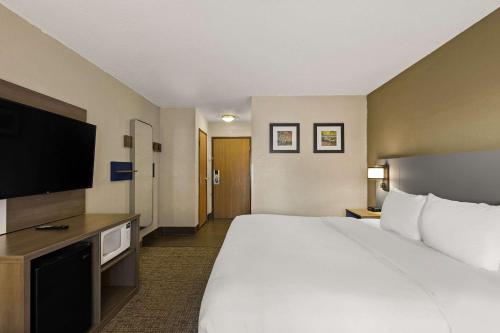 Comfort Inn Huntington - image 11