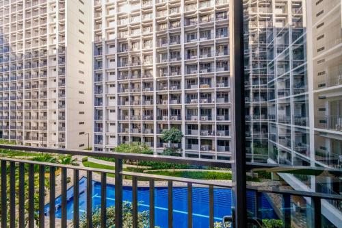 MALL OF ASIA Condo with Balcony Facing Pool @ Shore2, Manila