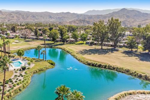 Country Club Comfort in Cathedral City, USA