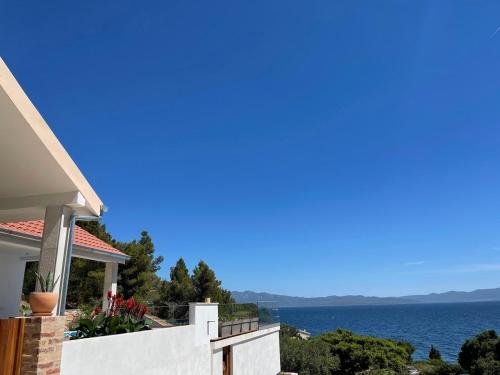 Isolated apartments with a swimming pool Cove Tvrdni Dolac, Hvar - 6112