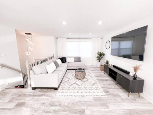 ห้องส่วนกลางสำหรับนั่งเล่น/ดูทีวี, Cozy Getaway Lodge & Retreat in เมคานิกส์บูร์ก (PA)