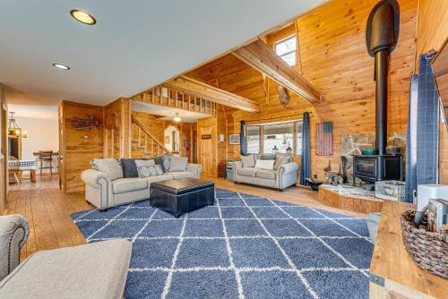 Poconos Escape on 11 Acres - 2 Mi to Elk Mountain! in Pleasant Mount, USA