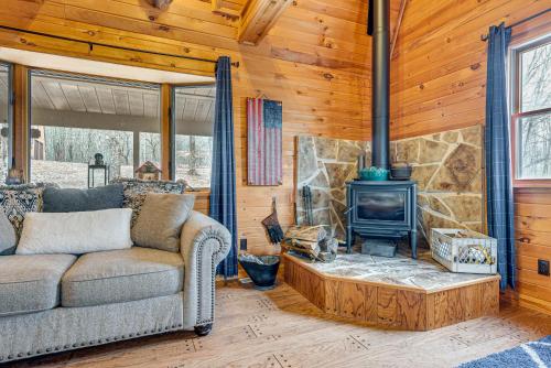 Poconos Escape on 11 Acres - 2 Mi to Elk Mountain! in Pleasant Mount, USA