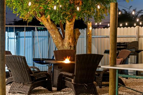Paradise Villa, Luxury Retreat !! 7BD,Heated Pool, Games, Beach near in West Palm Beach, USA