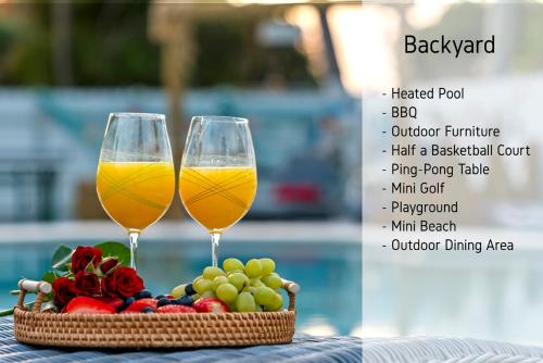 Paradise Villa, Luxury Retreat !! 7BD,Heated Pool, Games, Beach near in West Palm Beach, USA