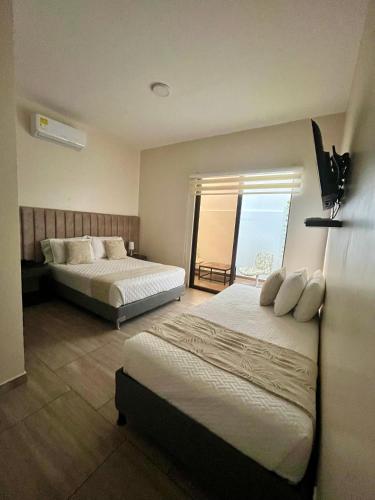 1 double bed, 1 twin bed