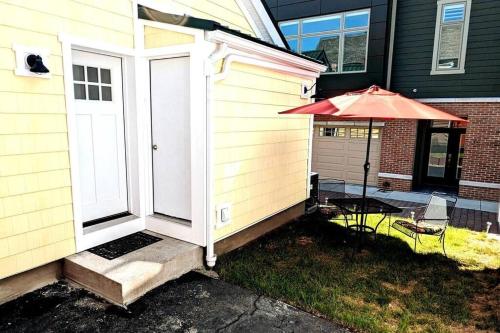 A szálláshely kívülről, Walkable Elmwood Cottage, No Chores 2Bath 2BR 1Car near Blue Sky Mausoleum