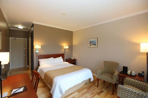 1 queen bed