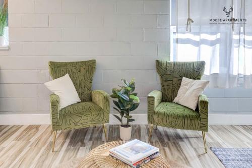 The Moose #6 - Modern Luxe Studio with Free Parking & King Bed in Memphis, USA